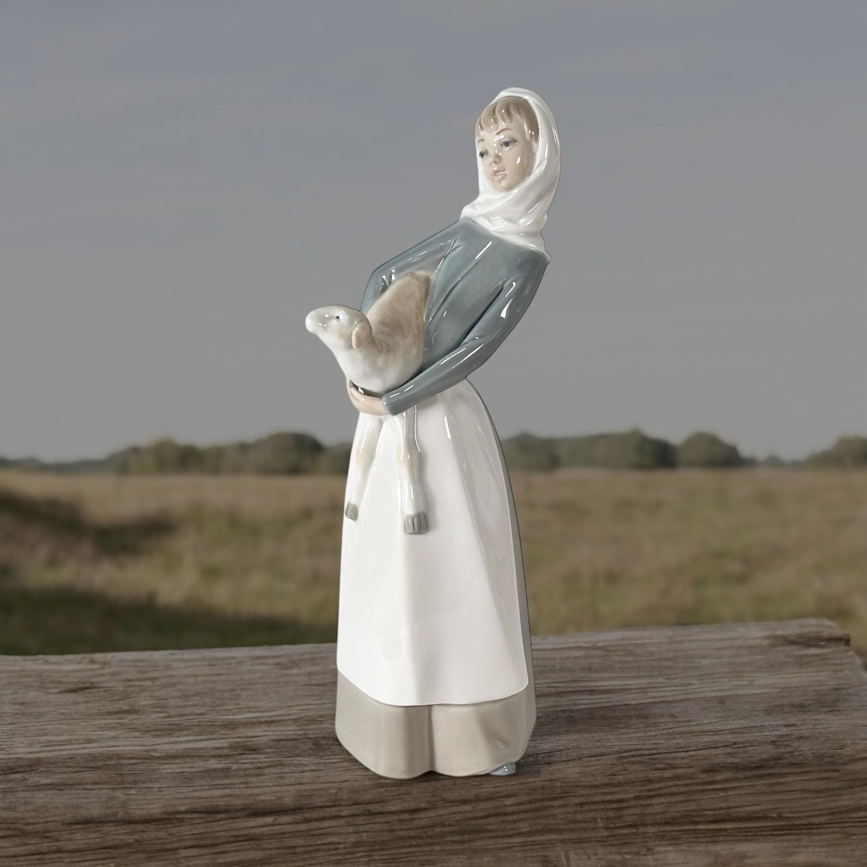 LLADRO Porcelain Figurine of Girl With Lamb '77 , Model 4584 - Etsy