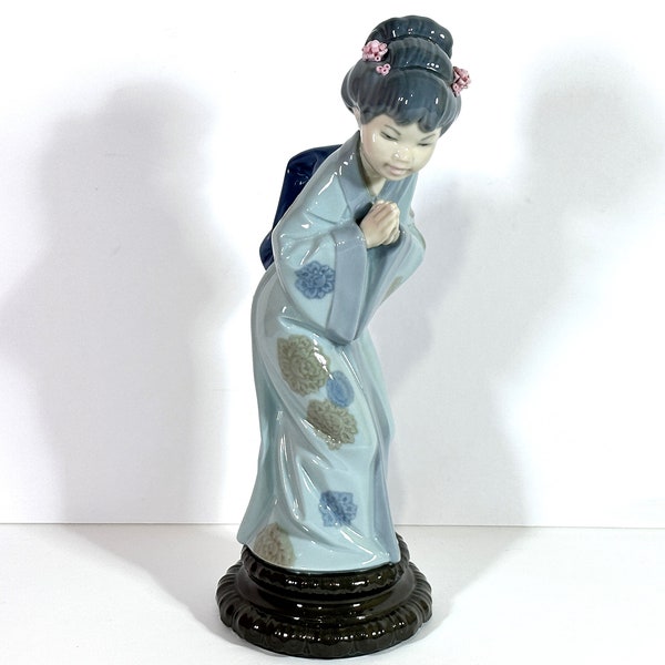 LLADRO Porcelain Figurine of Geisha ' SAYONARA '