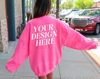 Gildan 18000 Safety Pink Mockup Oversized Safety Pink Back Gildan Mockup Gildan Pink Crewneck Trendy Mock Esthetische Pink Crewneck Lifestyle
