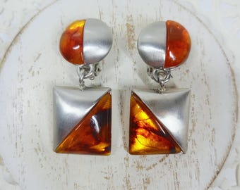 90er Jahre Geometrische Statement Ohrclips Ohrringe Gebürstet Silber Faux Bernstein Harz Gießharz Acryl Moderne Quadratische Baumeln Runway Vintage Schmuck