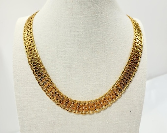 Collar vintage de eslabones de cinta Monet de mediados de siglo con triple baño de oro.