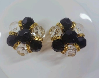 Pendientes de clip Trifari de los años 50 con cuentas y cristal facetado, estilo MCM.