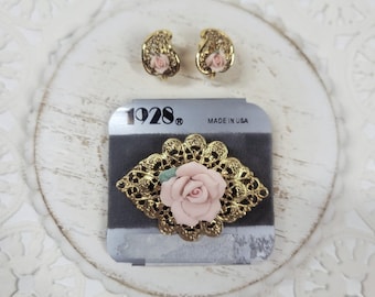 Conjunto de broche floral y pendientes de clip de porcelana, estilo neovictoriano, de 1928.