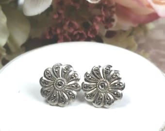 Pendientes vintage de plata esterlina con marcasita y cierre de rosca, de estilo nativo americano.
