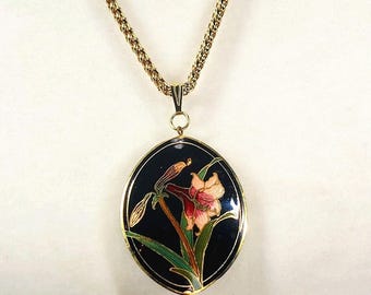 Collar con colgante de cloisonné abullonado de doble cara estilo años 70, cadena de espiga de amarilis