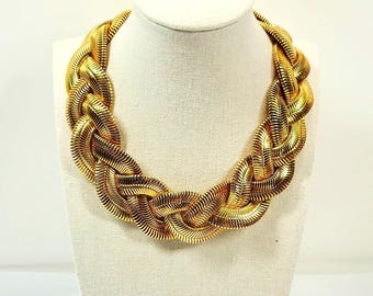 Tretrådigt flätat Omega-halsband med guldfärgad högpolerad flytande guldvävd choker, 90-tals djärv kraftfull dressing