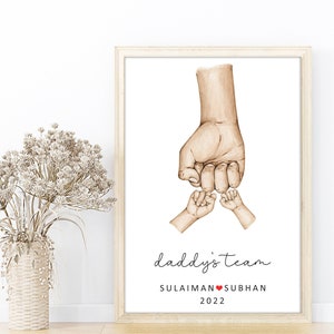 Father&#39;s Day Print, Daddy&#39;s Team Fists, Personalised Dad Gift, Father Kids Hands , Dog Dad, Cat Dad,  Dad Fist Pump Print - Digital File