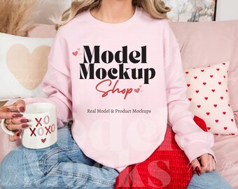 Gildan 18000 Valentines Light Pink Sweatshirt Mockup, Gildan Crewneck Sweatshirt Mock, Real Model Mock, Trendy Aesthetic Valentines Day Mock