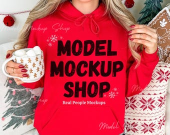 Roter Gildan 18500 Hoodie-Mockup, weihnachtliche Ästhetik
