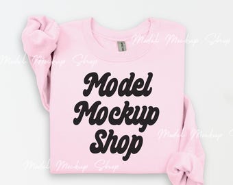 Maqueta de Gildan 18000 rosa claro con diseño plano, maqueta de sudadera doblada 18000, maqueta de Gildan G180 rosa claro, maqueta de Gildan 18000 con diseño plano simple