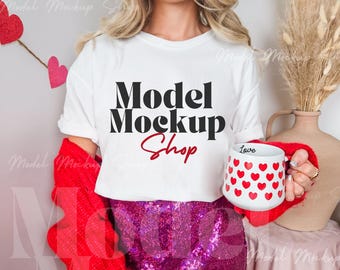 Comfort Colors 1717 White Valentines Mockup, CC1717 White Valentine-t-shirtmodel, echt model, trendy Aesthetic Valentines Day-shirtmodel