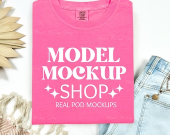 Comfortkleuren 1717 neonroze mockup, CC1717 platliggend mock-up, 1717 neonroze mockup, plat boho-shirt, gevouwen comfortkleurshirt mockup