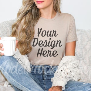 Bella Canvas 3001 Camiseta Mockup- Camisa Bella Canvas - Maqueta de camiseta bronceada- Maqueta de camiseta- Maqueta bronceada - Maqueta de camisa bronceada - Maqueta bronceada