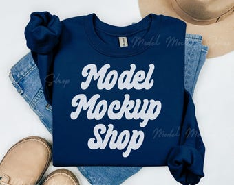 Gildan 18000 marineblauw mockup, 18000 marineblauw platliggend sweatshirtmodel, gevouwen Gildan flatlay-model, trendy Boho Gildan 18000-model
