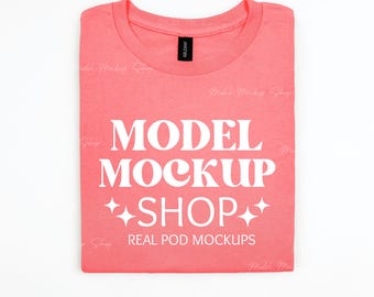 Gildan 5000 Coral Silk Mockup, G5000 Coral Flat Lay Shirt Mock, Kurzarm-T-Shirt Flatlay, Real Produkt Mock, Einfacher Minimaler Hintergrund