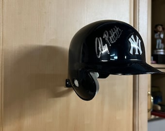 Front facing mini size helmet wall mount