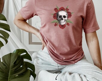 Camiseta gráfica de caveira, camisa de rosas de caveira, camiseta de rosas de caveira, camiseta de rosas de caveira, camiseta feminina, rosas de caveira unissex, design botânico gótico