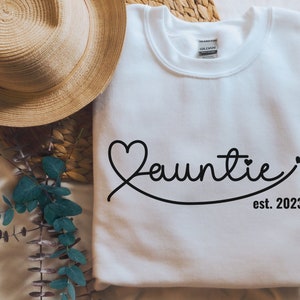 Auntie Sweatshirt, Aunt Gift, Aunt 2023, Aunt Birthday Gift, Sister Gift, Aunt Sweatshirt, Cool Aunt Sweater, Aunt to Be Gift