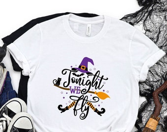 Maglietta "Tonight We Fly", maglietta di Halloween, maglietta autunnale, maglietta da strega, maglietta con gatto nero, regalo per Halloween, maglietta con scopa di Halloween, maglietta da donna per Halloween