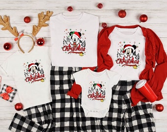 Camisetas navideñas de Disney para parejas de Mickey y Minnie, camisetas navideñas personalizables de Disney, camisetas navideñas a juego, camisetas Disney, camisetas navideñas de Feliz Navidad