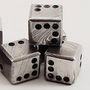 16 mm damaststalen dobbelstenen, 22,54 dollar per dobbelsteen / handgesmeed staal / damaststaal / zeszijdig ijzer / dobbelstenen / LARP / cadeau voor gamer