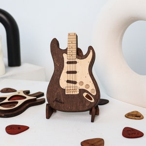 Gifts For Musicians Christmas Gift Guitar Pick Holder Personalized Birthday Gift For Him Guitar Pick Box Fathers Day Music Gift Custom Case