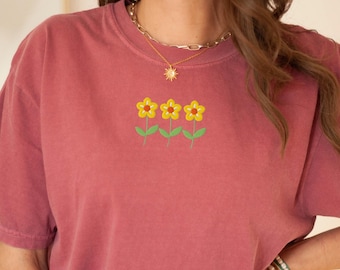 Comfort Colors T-shirt met geborduurde gele bloemen