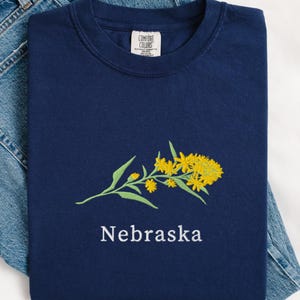 Comfort Colors geborduurd T-shirt Nebraska Goldenrod Flower