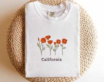 T-shirt California Comfort Colors, camicia a fiori ricamata dello stato della California, camicia a fiori di papavero, t-shirt California ricamata