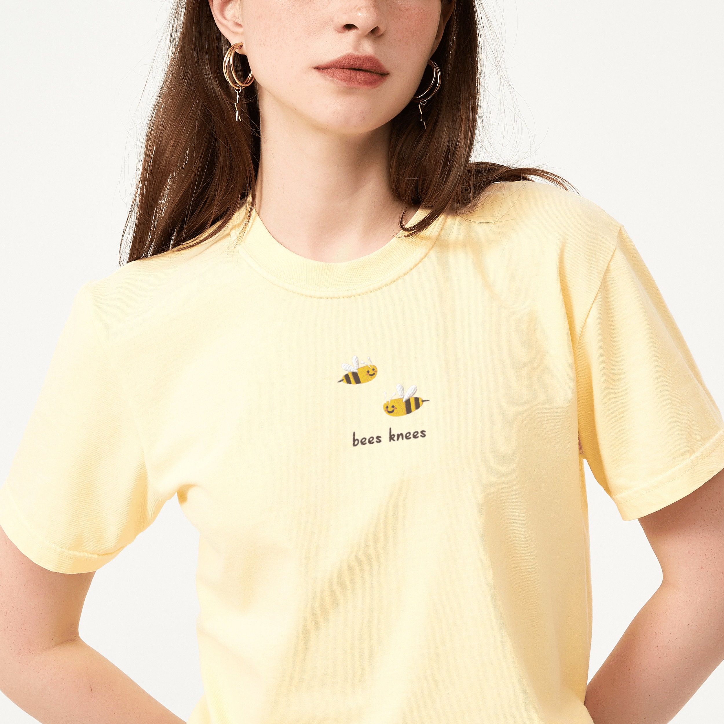 Discover Abeilles Mignonnes Abeilles Genoux Idiote Drôle T-Shirt Brodé