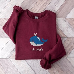 Oh Wal Sweatshirt, besticktes Wal Crewneck Sweatshirt, süßes Wal Shirt, lustiges Sweatshirt, lustiges besticktes Shirt Maroon