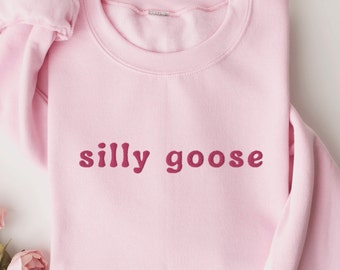 Sudadera con texto bordado de Silly Goose