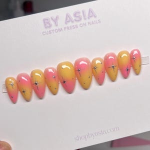 Yellow Nails | Pink Nails | Chrome Nails | Press On Nails | Round nails