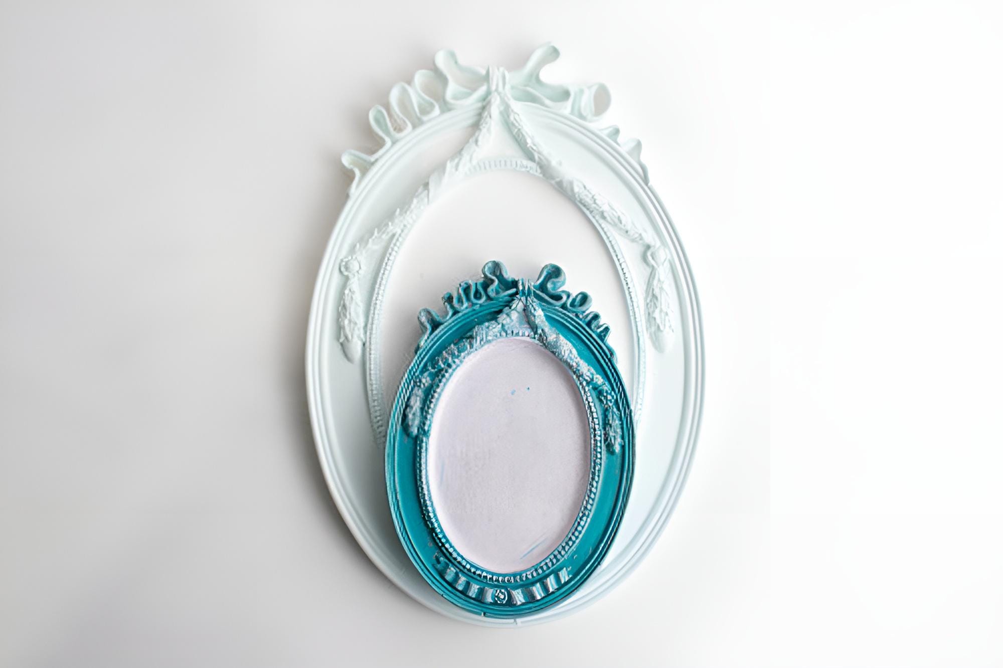 アンティークなヨーロッパ風の楕円形の額縁型、フォトフレーム型