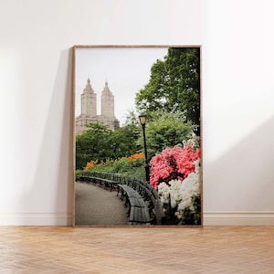 Bancs de Central Park à New York avec fleurs en téléchargement numérique | Photographie de la ville de New York | Art mural imprimable | Téléchargement instantané