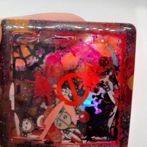 Horrifying &quot;Bloodied Window&quot; Halloween shaker charm