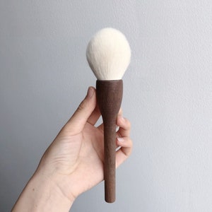 Natural Wool Bristle Hair Makeup Fan Brush Walnut Large Wood Handled Face Make Up Loose Powder Brushes Pore Miner Vintage Cosmetics Tool