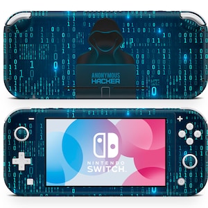 Könnte beinhalten: Eine blaue und weiße Nintendo Switch Lite Konsolenhaut mit einem Binärcode-Muster und einer Kapuzenfigur mit dem Text "Anonymous Hacker".