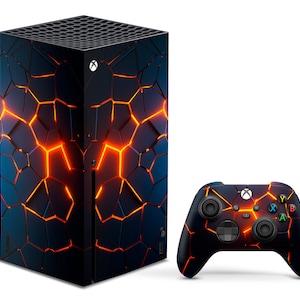 Puede incluir: Una consola Xbox Series X negra con un patrón geométrico en tonos azules y naranjas. La consola está junto a un mando Xbox negro con el mismo patrón geométrico.
