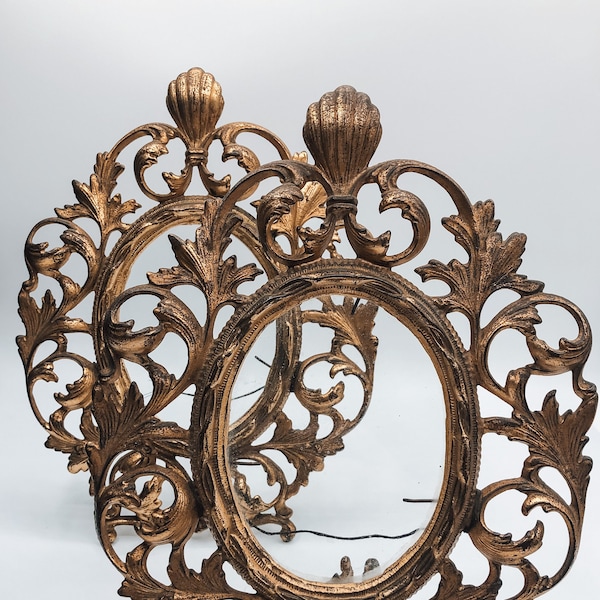 Antique Late 19th Century Victorian Bronze Scroll Leaves Tabletop or Wall Hanging Oval Picture Frame (Set of 2)