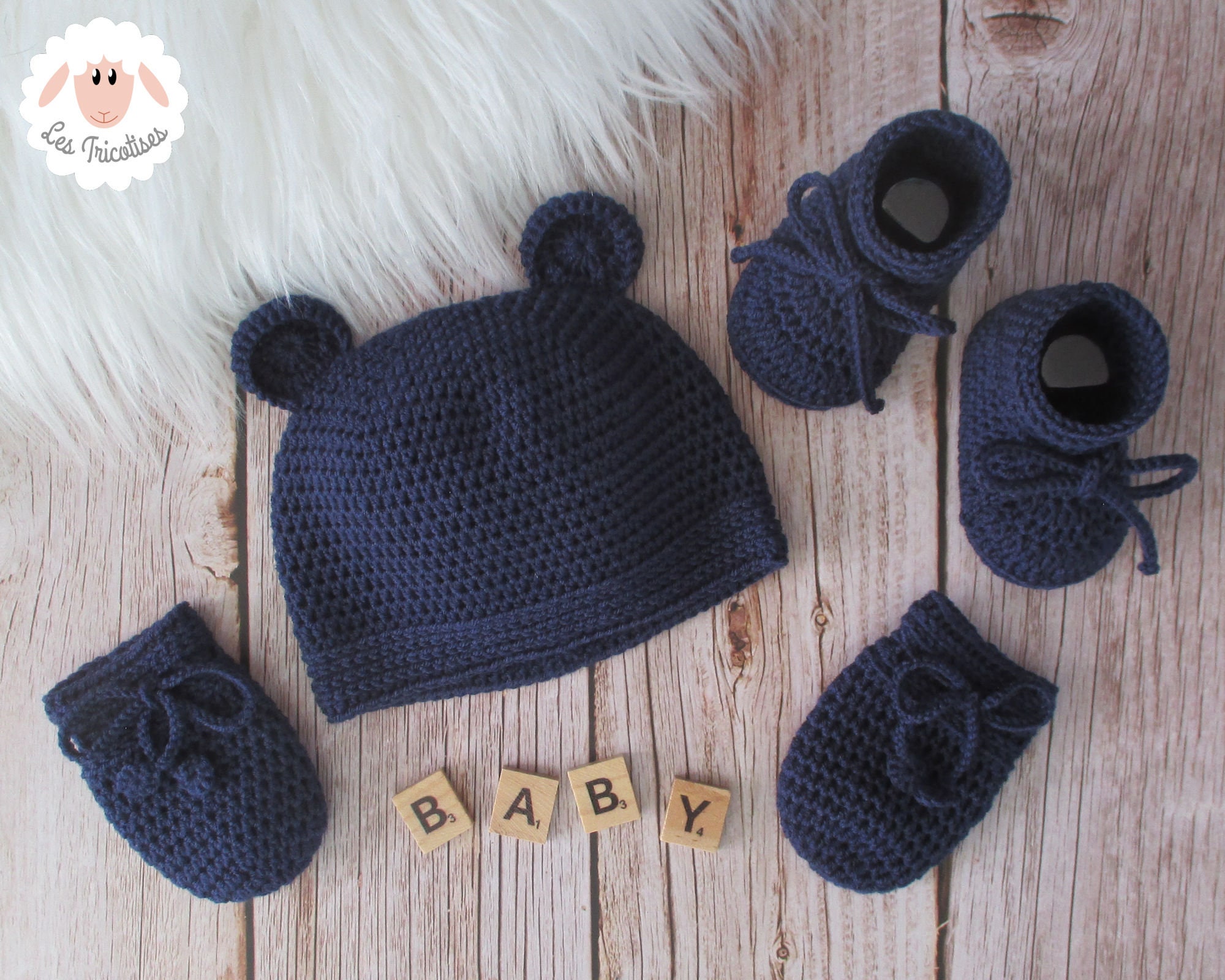Ensemble bébé en laine tricoté main : bonnet, moufles et chaussons -  Lescreasdeloupiot