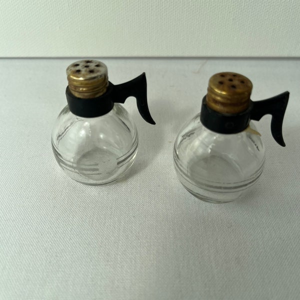 Tiny Pyrex coffee carafe Salt and Pepper Shakers