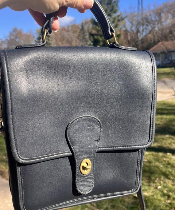 Coach Station Bag 1993 Crossbody Style #5130 Navy Blue #0828-342