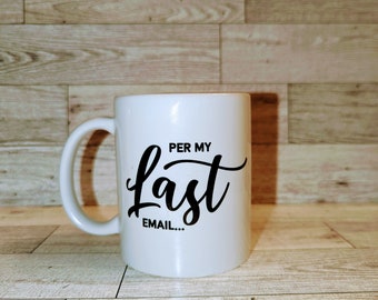 Taza de oficina sarcástica (según mi último correo electrónico), regalo con humor laboral