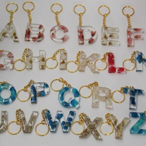 Llaveros de flores con letras de la A a la Z, llavero personalizado como regalo para ella, regalo del día de la madre, regalo de novia, regalo de dama de honor, regalo de graduación