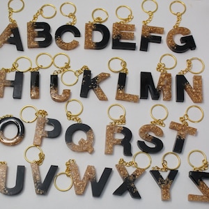 Llavero de letra inicial personalizado A-Z de oro negro, llave, bolso, accesorios de billetera, ideas de regalos de cumpleaños de llavero inicial para ella, regalo para él