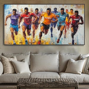 Op de afbeelding: Een schilderij van een groep lopers tijdens een race. De lopers dragen allemaal verschillende gekleurde uniformen en rennen in een wazige beweging. Het schilderij is gemaakt in een stijl die doet denken aan impressionisme.