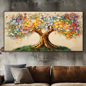 Può includere: Un'opera d'arte su tela incorniciata raffigurante un albero vibrante con un tronco e rami dorati. La chioma dell'albero è piena di fiori colorati nelle tonalità del rosso, giallo, blu e bianco. L'opera è ambientata su uno sfondo neutro.