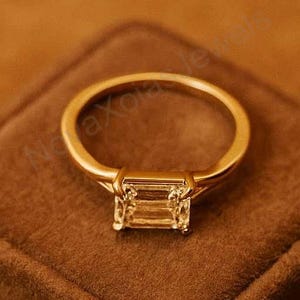 Minimalistischer Ehering, Moissanit Diamant Versprechensring im Smaragdschliff, Klassischer Solitärring, Gelbgoldring für Frauen, Split-Schaftring