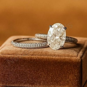 Oval Moissanite Verlobungsring Set, Vintage Art Deco Braut Set, 14K Gold Eheringe, Moissanite Diamant Halbe Ewigkeit Ehering Set